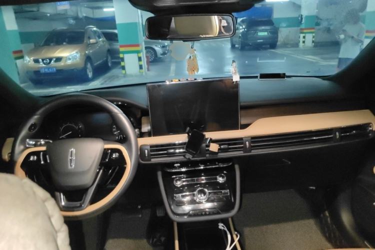 Used Lincoln Corsair 2020 2.0T Two-Wheel Drive Luxury Edition Center Console