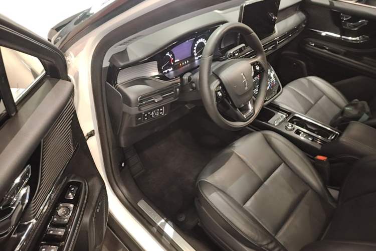 Used Lincoln Corsair 2020 2.0T Two-Wheel Drive Luxury Edition Driver Seat