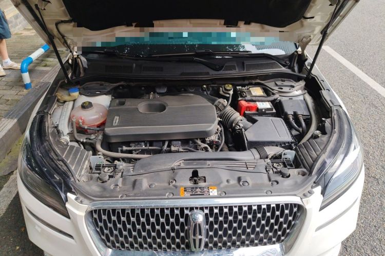 Used Lincoln Corsair 2020 2.0T Two-Wheel Drive Luxury Edition Engine Bay