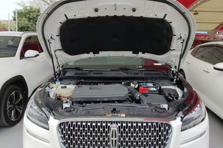 Used Lincoln Corsair 2020 2.0T Two-Wheel Drive Luxury Edition Engine Bay