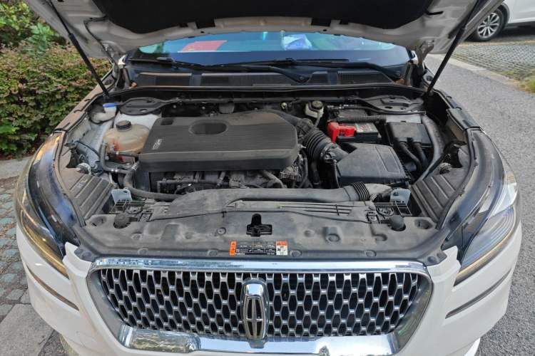 Used Lincoln Corsair 2020 2.0T Two-Wheel Drive Luxury Edition Engine Bay