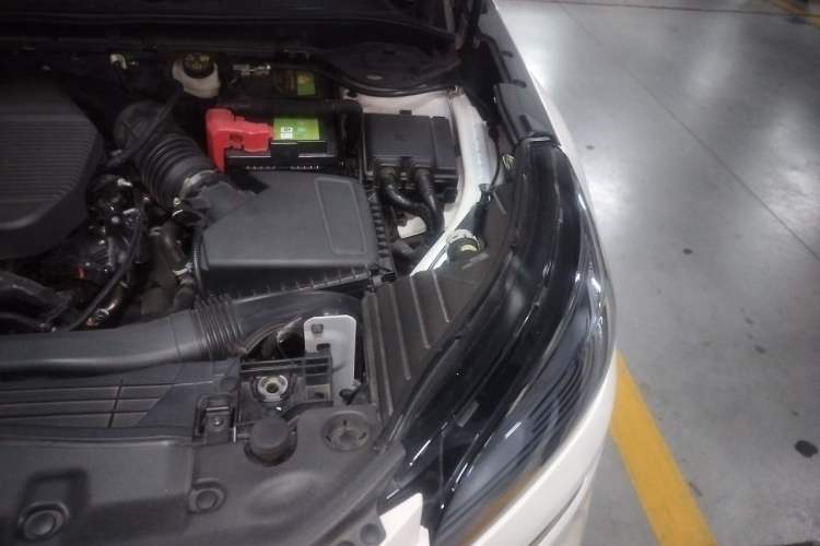 Used Lincoln Corsair 2020 2.0T Two-Wheel Drive Luxury Edition Engine Bay Left