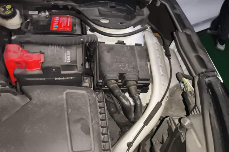 Used Lincoln Corsair 2020 2.0T Two-Wheel Drive Luxury Edition Engine Bay Left