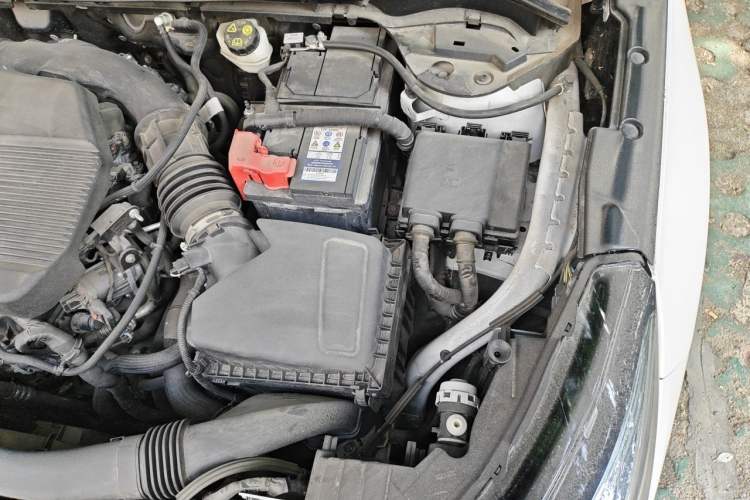 Used Lincoln Corsair 2020 2.0T Two-Wheel Drive Luxury Edition Engine Bay Left
