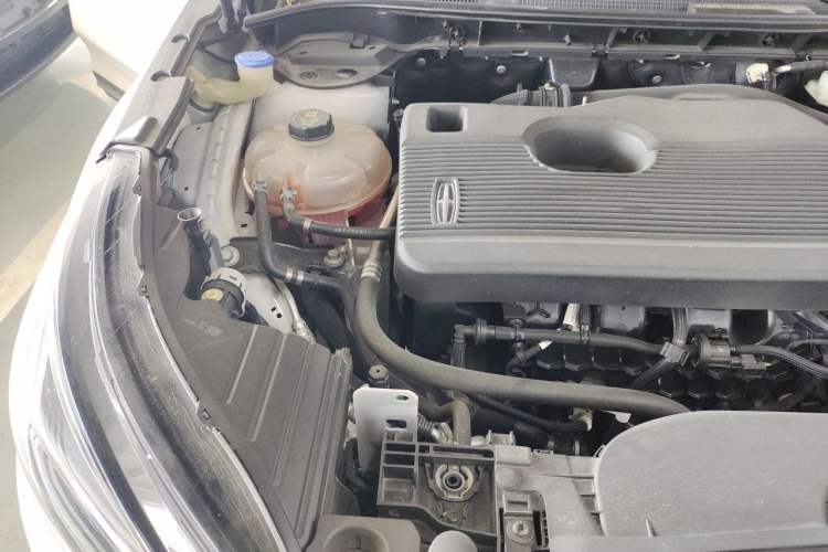 Used Lincoln Corsair 2020 2.0T Two-Wheel Drive Luxury Edition Engine Bay Right