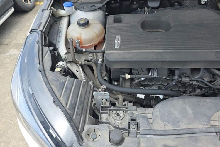 Used Lincoln Corsair 2020 2.0T Two-Wheel Drive Luxury Edition Engine Bay Right