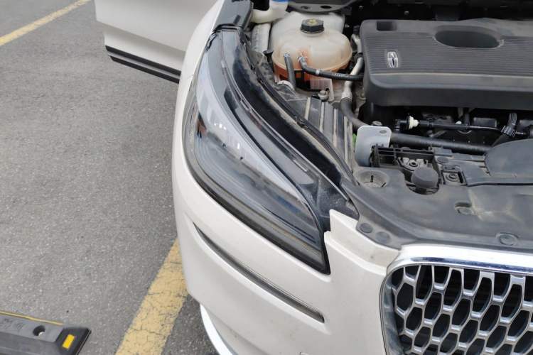 Used Lincoln Corsair 2020 2.0T Four-Wheel Drive Luxury Edition Engine Bay Right