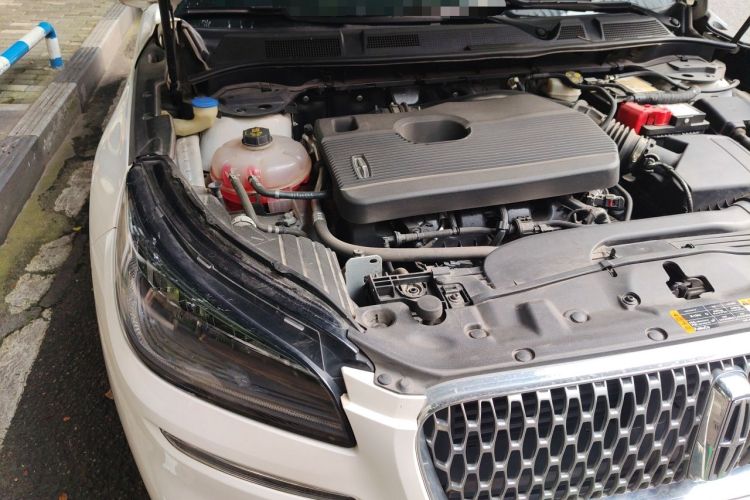 Used Lincoln Corsair 2020 2.0T Two-Wheel Drive Luxury Edition Engine Bay Right