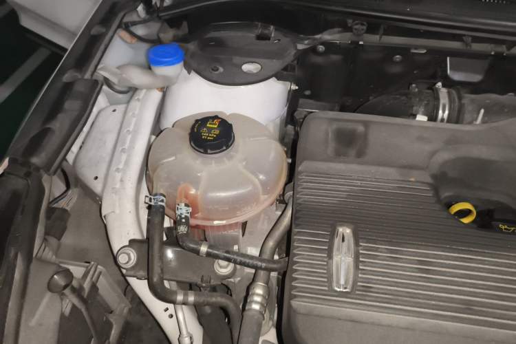 Used Lincoln Corsair 2020 2.0T Two-Wheel Drive Luxury Edition Engine Bay Right