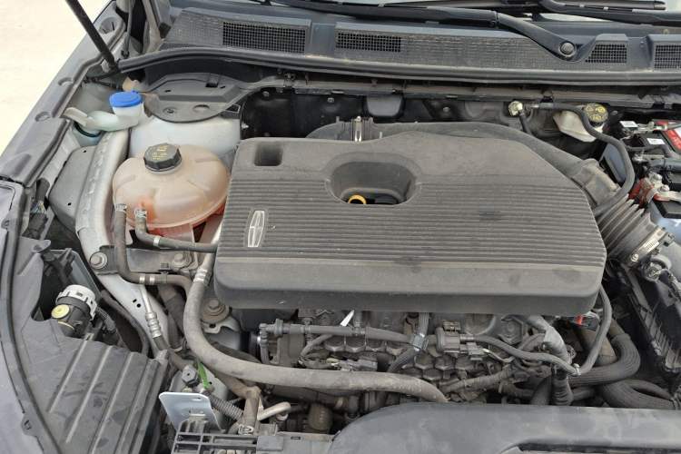 Used Lincoln Corsair 2020 2.0T Two-Wheel Drive Luxury Edition Engine Bay Right
