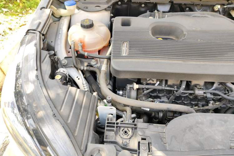 Used Lincoln Corsair 2020 2.0T Two-Wheel Drive Luxury Edition Engine Bay Right