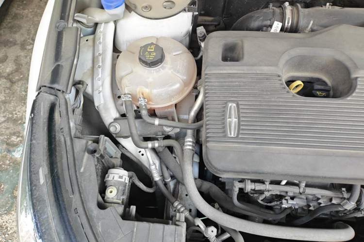 Used Lincoln Corsair 2020 2.0T Two-Wheel Drive Luxury Edition Engine Bay Right