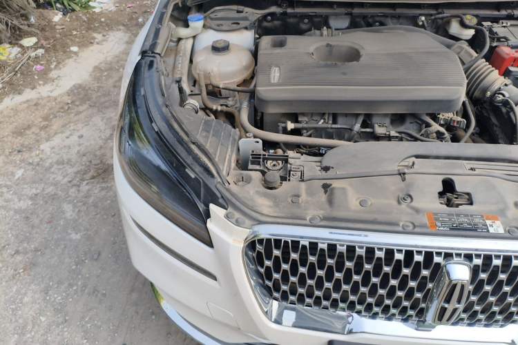 Used Lincoln Corsair 2020 2.0T Two-Wheel Drive Luxury Edition Engine Bay Right