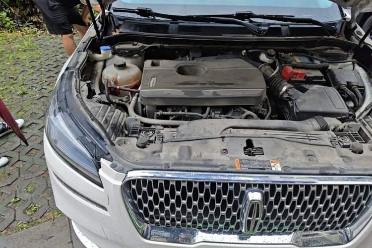 Used Lincoln Corsair 2020 2.0T Two-Wheel Drive Luxury Edition Engine Bay Right