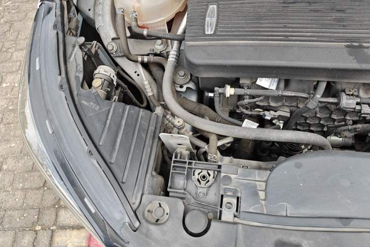 Used Lincoln Corsair 2020 2.0T Two-Wheel Drive Luxury Edition Engine Bay Right