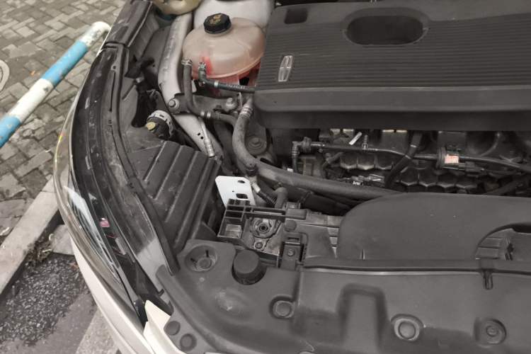 Used Lincoln Corsair 2020 2.0T Two-Wheel Drive Luxury Edition Engine Bay Right
