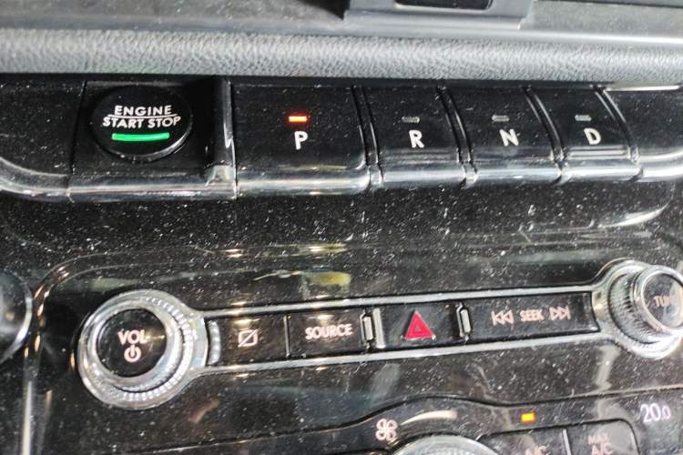 Used Lincoln Corsair 2020 2.0T Two-Wheel Drive Luxury Edition Gear Lever