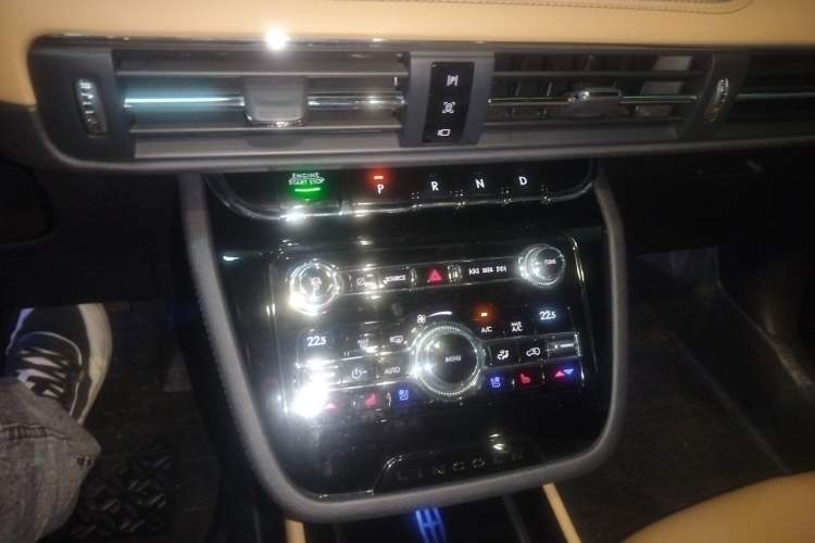 Used Lincoln Corsair 2020 2.0T Two-Wheel Drive Luxury Edition Gear Lever