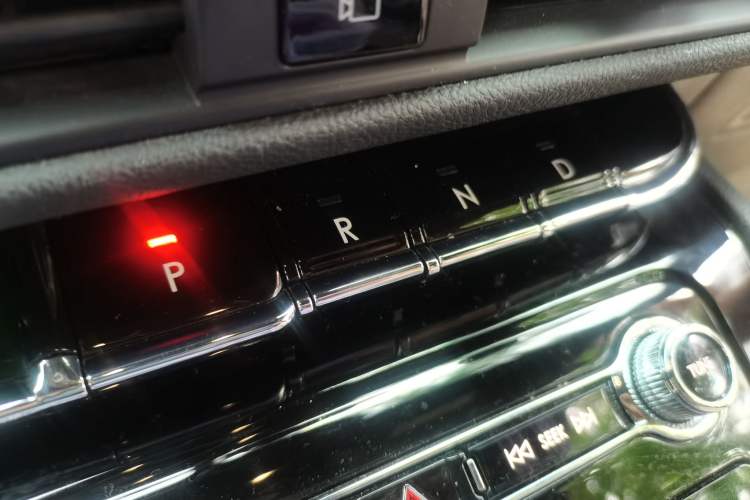 Used Lincoln Corsair 2020 2.0T Two-Wheel Drive Luxury Edition Gear Lever