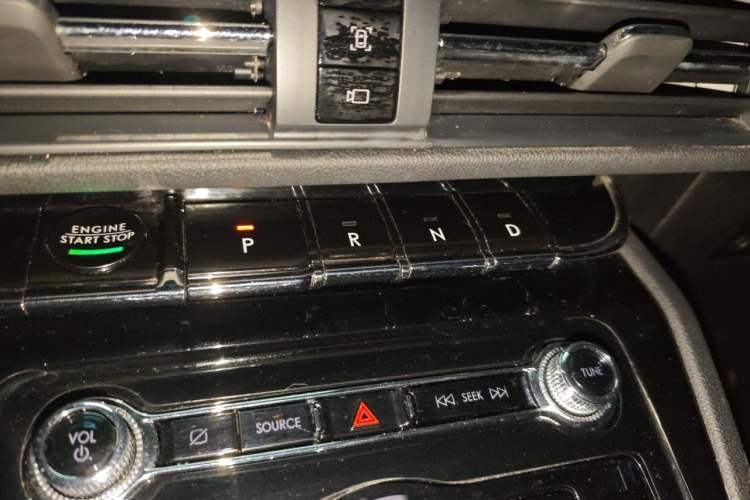 Used Lincoln Corsair 2020 2.0T Two-Wheel Drive Luxury Edition Gear Lever