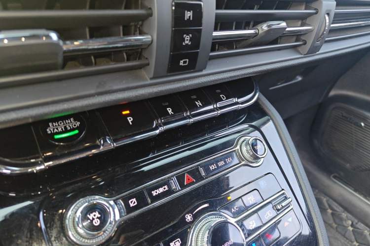 Used Lincoln Corsair 2020 2.0T Two-Wheel Drive Luxury Edition Gear Lever