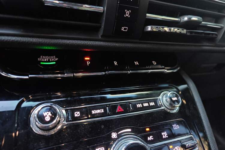 Used Lincoln Corsair 2020 2.0T Two-Wheel Drive Luxury Edition Gear Lever