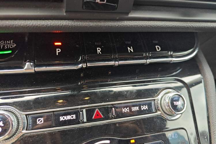 Used Lincoln Corsair 2020 2.0T Two-Wheel Drive Luxury Edition Gear Lever