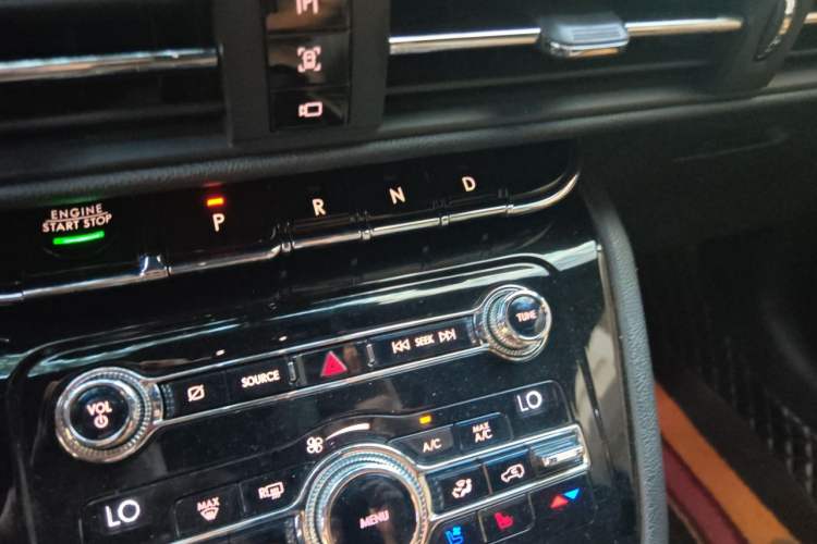 Used Lincoln Corsair 2020 2.0T Two-Wheel Drive Luxury Edition Gear Lever
