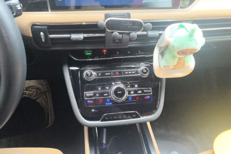 Used Lincoln Corsair 2020 2.0T Two-Wheel Drive Luxury Edition Gear Lever