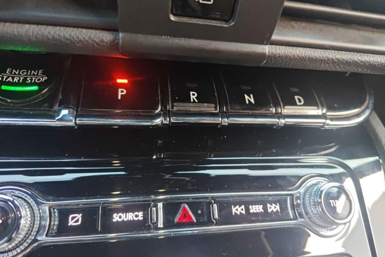 Used Lincoln Corsair 2020 2.0T Two-Wheel Drive Luxury Edition Gear Lever