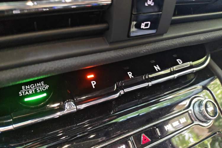 Used Lincoln Corsair 2020 2.0T Two-Wheel Drive Luxury Edition Gear Lever