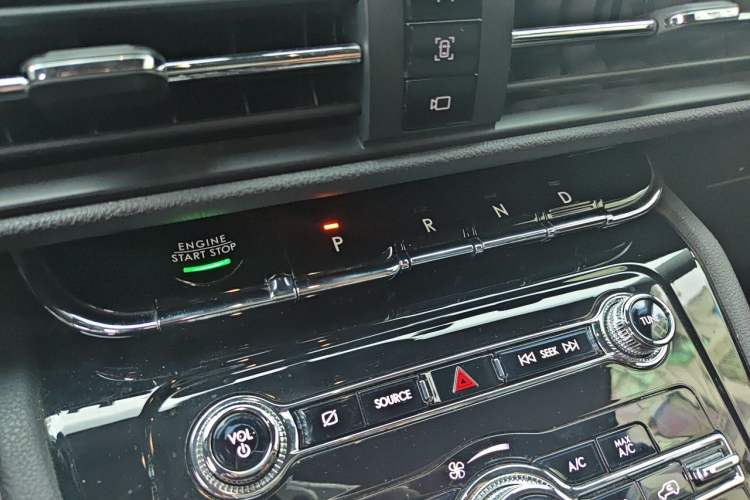 Used Lincoln Corsair 2020 2.0T Two-Wheel Drive Luxury Edition Gear Lever