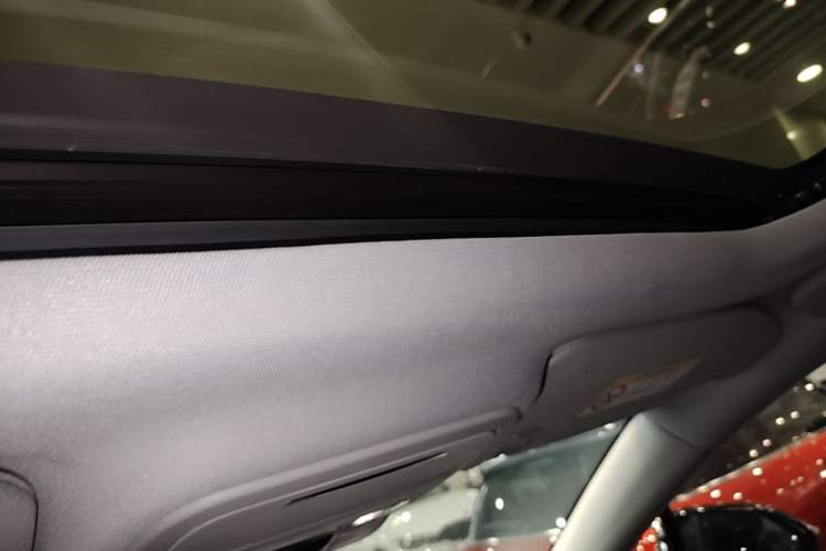 Used Lincoln Corsair 2020 2.0T Two-Wheel Drive Luxury Edition Headliner