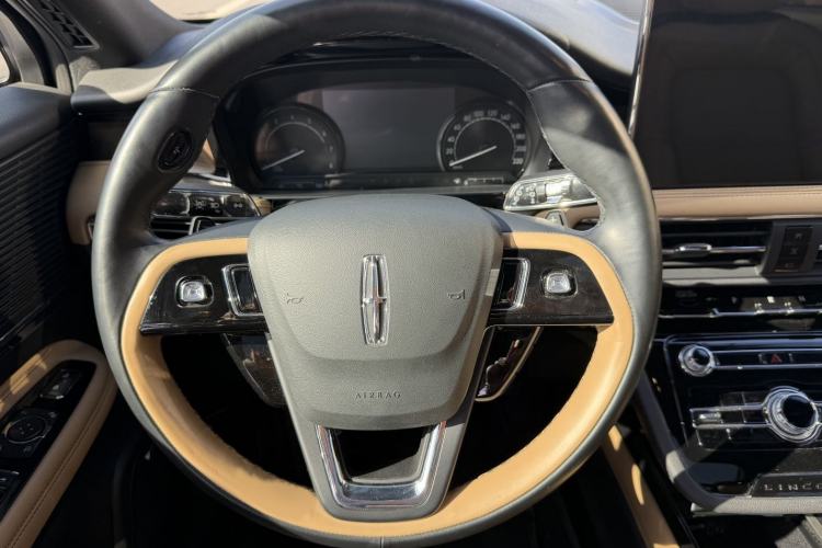 Used Lincoln Corsair 2020 2.0T Two-Wheel Drive Luxury Edition Interior 3