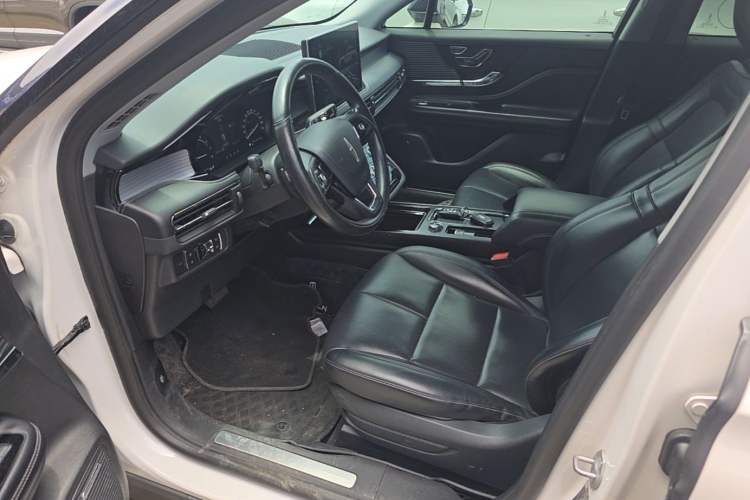 Used Lincoln Corsair 2020 2.0T Two-Wheel Drive Luxury Edition Left Front Seat