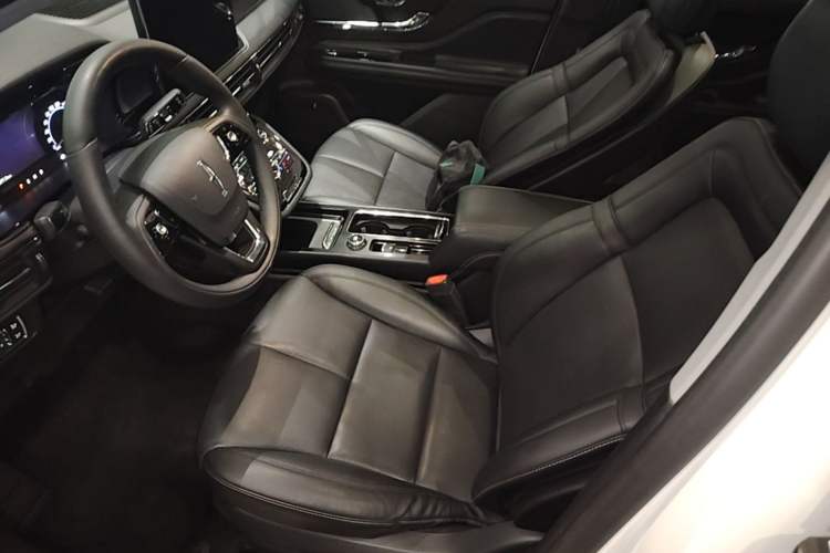 Used Lincoln Corsair 2020 2.0T Two-Wheel Drive Luxury Edition Left Front Seat