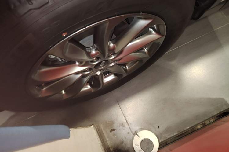 Used Lincoln Corsair 2020 2.0T Two-Wheel Drive Luxury Edition Left Front Wheel Hub
