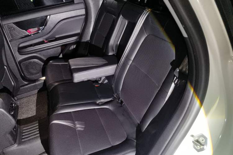 Used Lincoln Corsair 2020 2.0T Two-Wheel Drive Luxury Edition Left Rear Seat