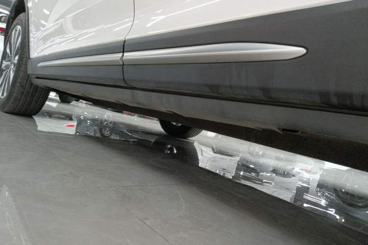 Used Lincoln Corsair 2020 2.0T Four-Wheel Drive Prestige Edition Left Side Sill