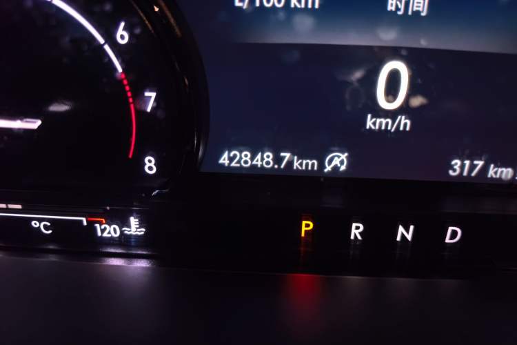 Used Lincoln Corsair 2020 2.0T Two-Wheel Drive Luxury Edition Odometer Close Up