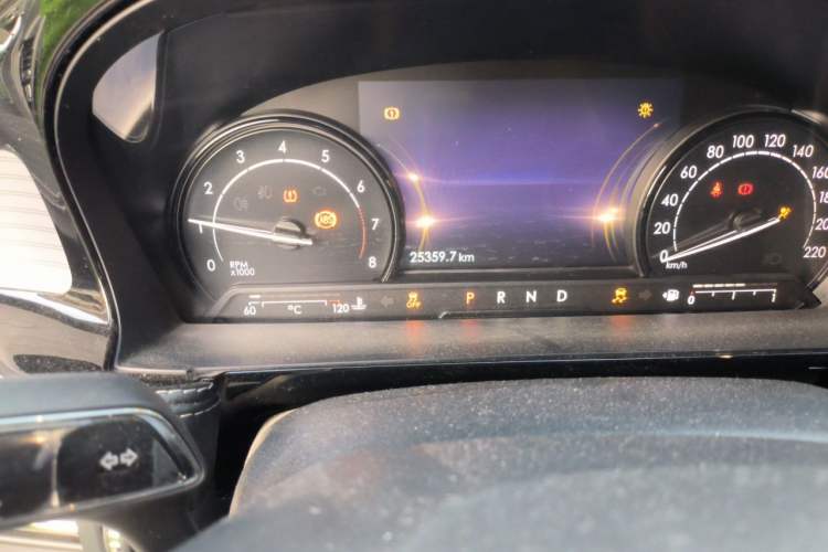 Used Lincoln Corsair 2020 2.0T Two-Wheel Drive Luxury Edition Odometer Close Up
