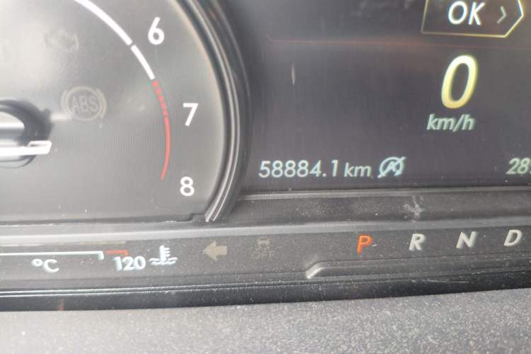 Used Lincoln Corsair 2020 2.0T Two-Wheel Drive Luxury Edition Odometer Close Up