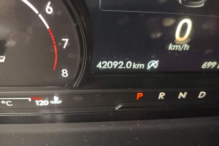 Used Lincoln Corsair 2020 2.0T Two-Wheel Drive Luxury Edition Odometer Close Up