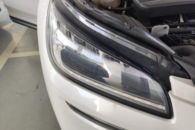 Used Lincoln Corsair 2020 2.0T Two-Wheel Drive Luxury Edition Right Front Headlight