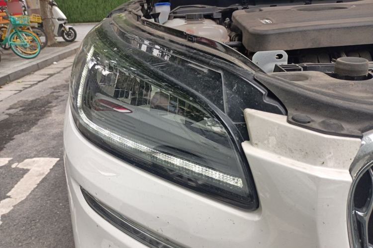 Used Lincoln Corsair 2020 2.0T Two-Wheel Drive Luxury Edition Right Front Headlight