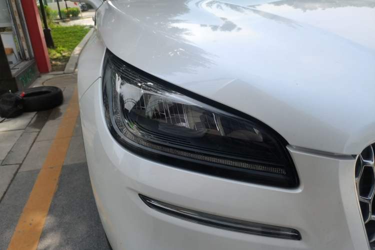 Used Lincoln Corsair 2020 2.0T Two-Wheel Drive Luxury Edition Right Front Headlight
