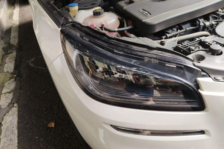 Used Lincoln Corsair 2020 2.0T Two-Wheel Drive Luxury Edition Right Front Headlight