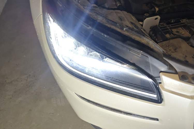 Used Lincoln Corsair 2020 2.0T Two-Wheel Drive Luxury Edition Right Front Headlight