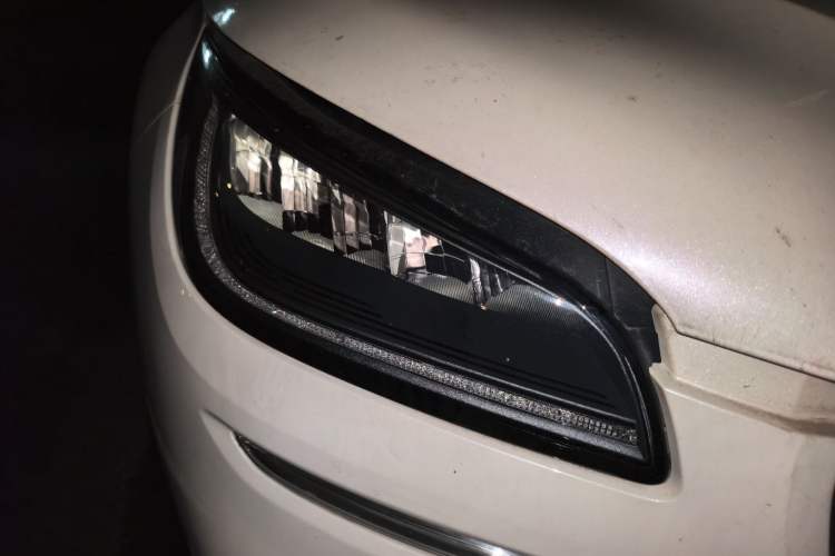 Used Lincoln Corsair 2020 2.0T Two-Wheel Drive Luxury Edition Right Front Headlight