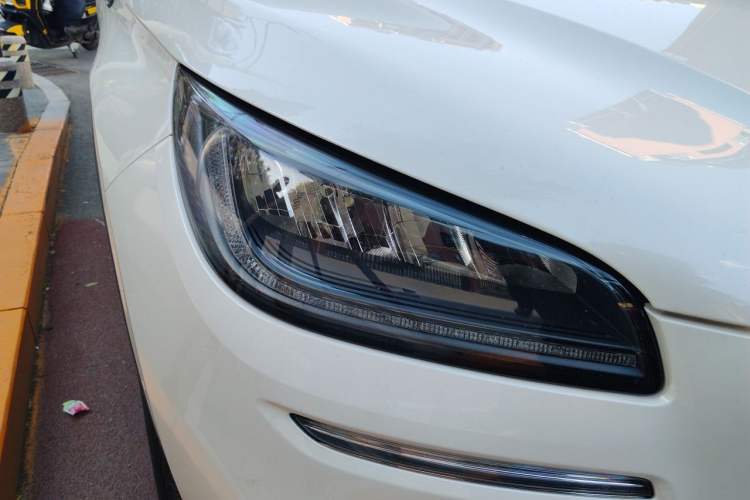 Used Lincoln Corsair 2020 2.0T Two-Wheel Drive Luxury Edition Right Front Headlight